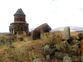 Druhý kostel sv. Jiří (998) na základech  ze 7.století