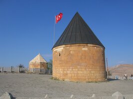 Seldžucké hrobky nad městem Bayburt