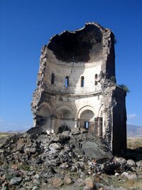 Ruiny arménského kostela Spasitele (1034-6)