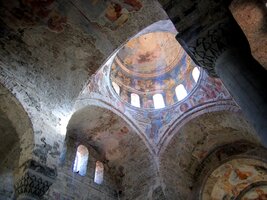 Interiéry chrámu s neskutečně zachovalými freskami