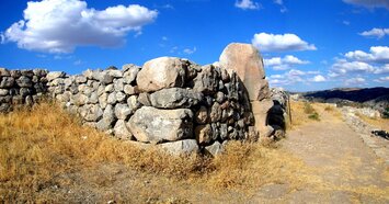 Boční pohled na Královskou bránu