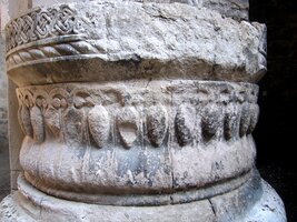 Prastaré patice sloupů