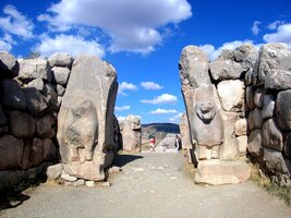 Majestátní Lví brána