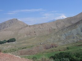 Ararat vykoukl až druhý den před polednem