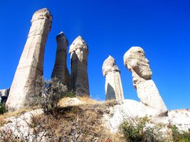 Naklání se? (ten vpravo je z Velikonočního ostrova)