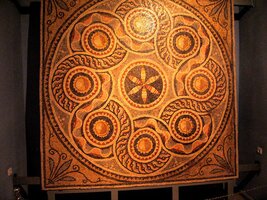 Barevné fresky ve špatném světle