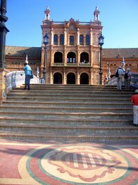 Schodiště, dlažba, arkády...