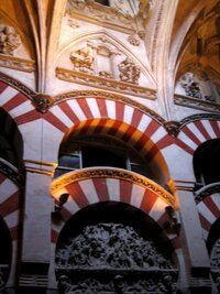 ...vestavěné do původních oblouků mešity