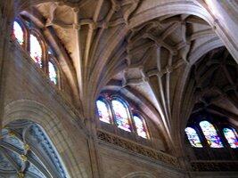 Ano, správně, gotická. A hezky pozdně!