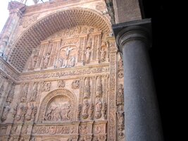 Další platereskní skvost - portál chrámu San Esteban