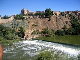 Je krásné nad jezem řeky Tajo