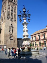 Plaza del Triunfo pod Giraldou