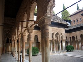 Střed nádvoří - Lví kašna, bohužel, chybí - je v rekonstrukci