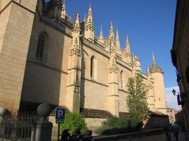 Na každé věžičce sedí čáp - živý !  (přesvědčte se!)