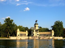 Velké jezírko - střed parku Retiro