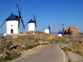 Jsou to ale právě ti “obři”, s nimiž se utkal Don Quijote !!!