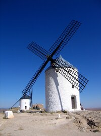 a zdánlivě nenápadné větrné mlýny