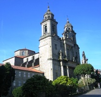 s rozsáhlým františkánským klášterem