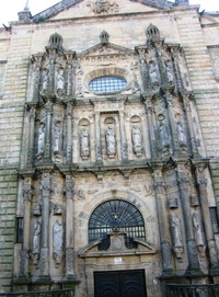 s nádhernám zadním portálem barokního chrámu