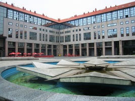 Toto je centrální nádvoří Plaza de Europa