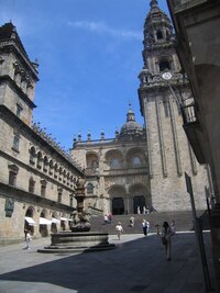 V jeho blízkosti je i úřad Camina