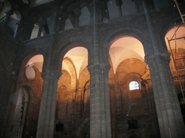 Neznám čistší románský interiér chrámu na této planetě