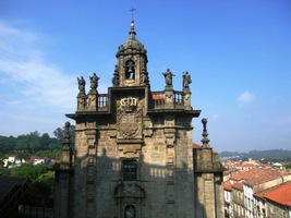 Barokní chrám Santo Fructuoso pod palácem Raxoi