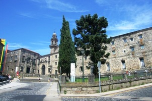 a jste na vrchu Belvis u stejnojmenného kláštera