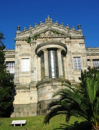 Zde jedna z klášterních budov