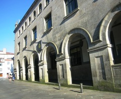 A tento palác? Hlavní pošta!