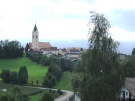 a v dáli se objevil kostelík v Eschlkamu