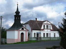 a tady kaple, už v nedalekém Prapoříšti