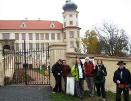 Třetí etapu začínáme u zámku ve Mníšku pod Brdy