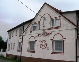 a záměrně odbočili sem, do Nicova