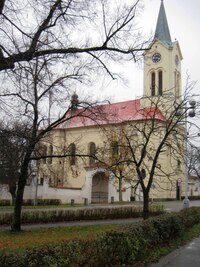 a jdeme kolem farního kostela sv.Václava