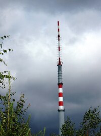 a pod bývalým TV-vysílačem Cukrák