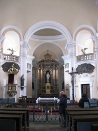 tak i interiér ve tvaru osmistěnu