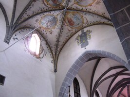 Část klenby vypadá až folklórně