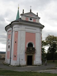 a zde klášterní kostel na jejím úpatí