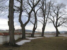 Z rampy za kostelem vyhlížíme trasu další etapy