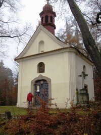 až ke kapli Navštívení Panny Marie (Kytín - Malá Svatá Hora)