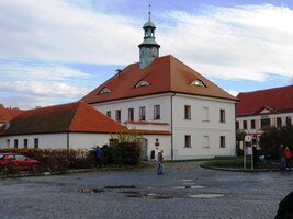 k místní stylové radnici