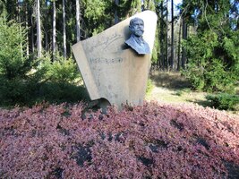 a pomník Ant. Dvořáka