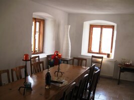 a zde jedli, pili, dobře spali