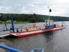 přepluli přes lipenské jezero