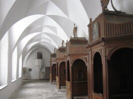 začínáme v místním klášteře