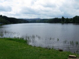 konečně přicházíme k jezeru,