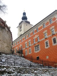 a rafinovaně jej obešli zezadu