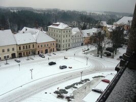 Náměstí je plné sněhu