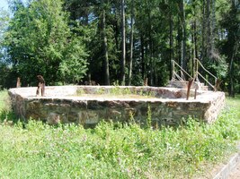 Tohle zbylo ze shořené rozhledny Hýlačka!